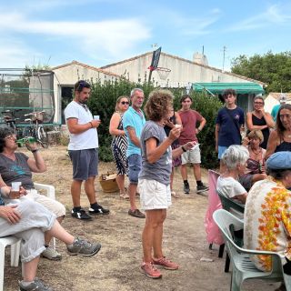 Loading...